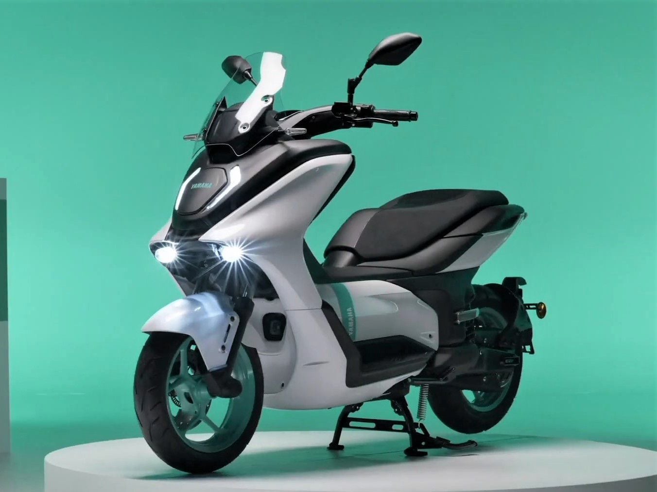 The 125cc-equivalent E01 concept was first shown at the Tokyo Motor Show in 2019, but patents for the production model surfaced last year.