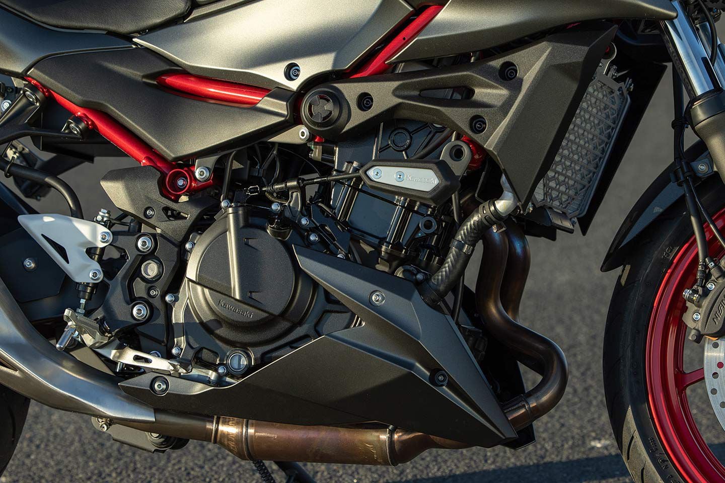 Kawasaki’s Z500 utilizes a 451cc parallel twin producing a claimed 51 hp and 31.7 lb.-ft. of torque.