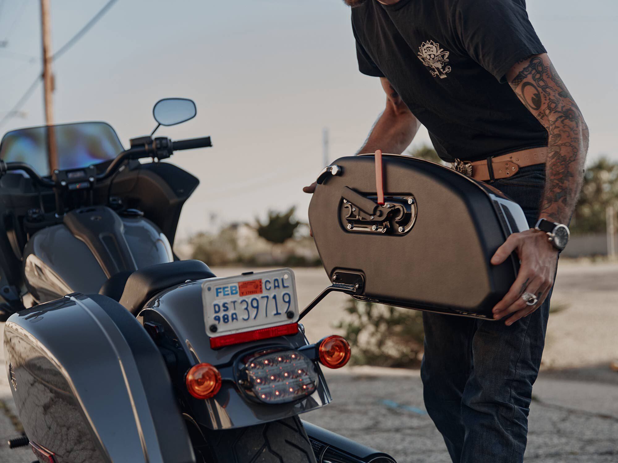 Both saddlebags can be removed quickly and easily with a small knob inside each bag.