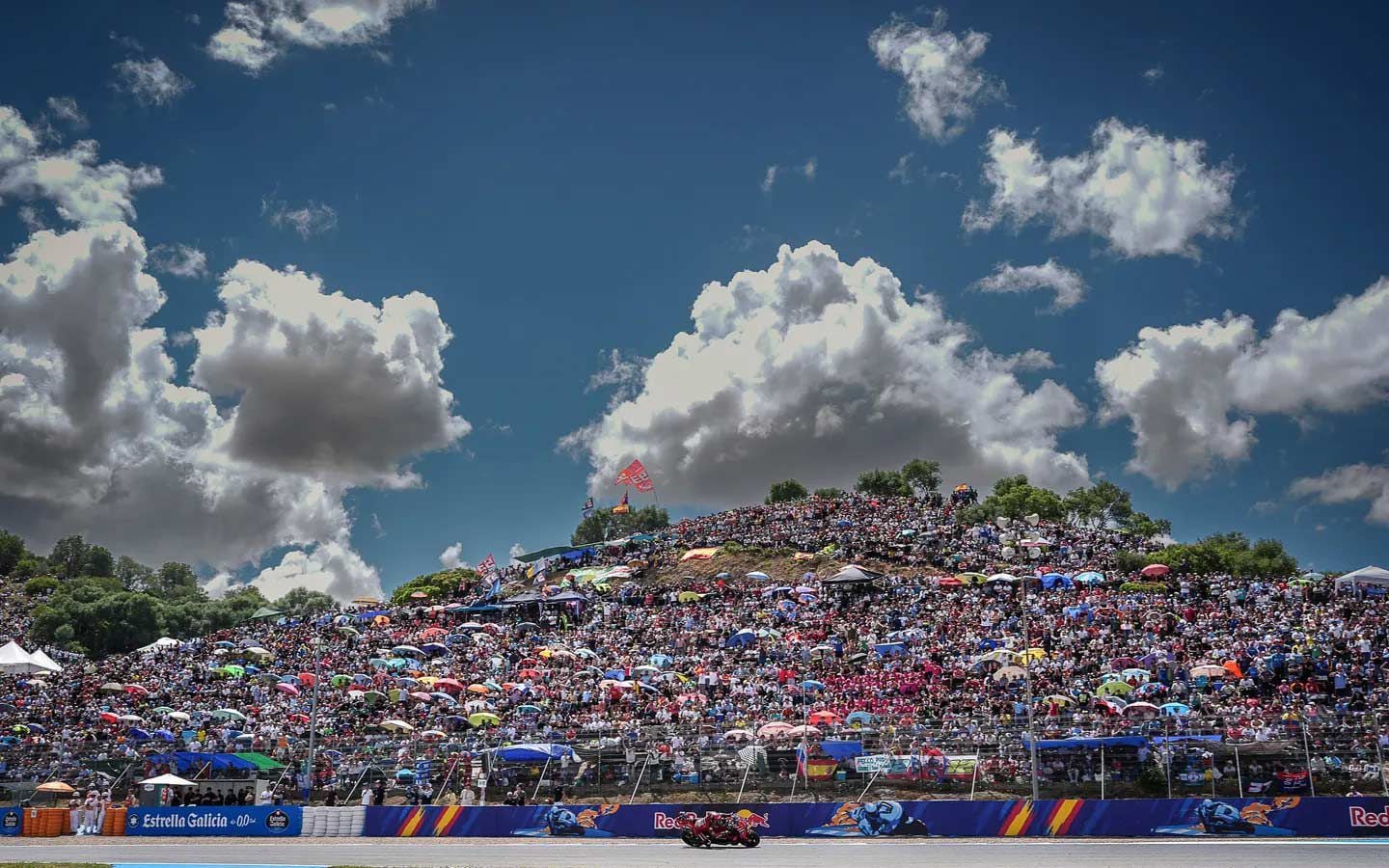 Jerez was packed to the rafters with a weekend attendance of 181,000 fans.
