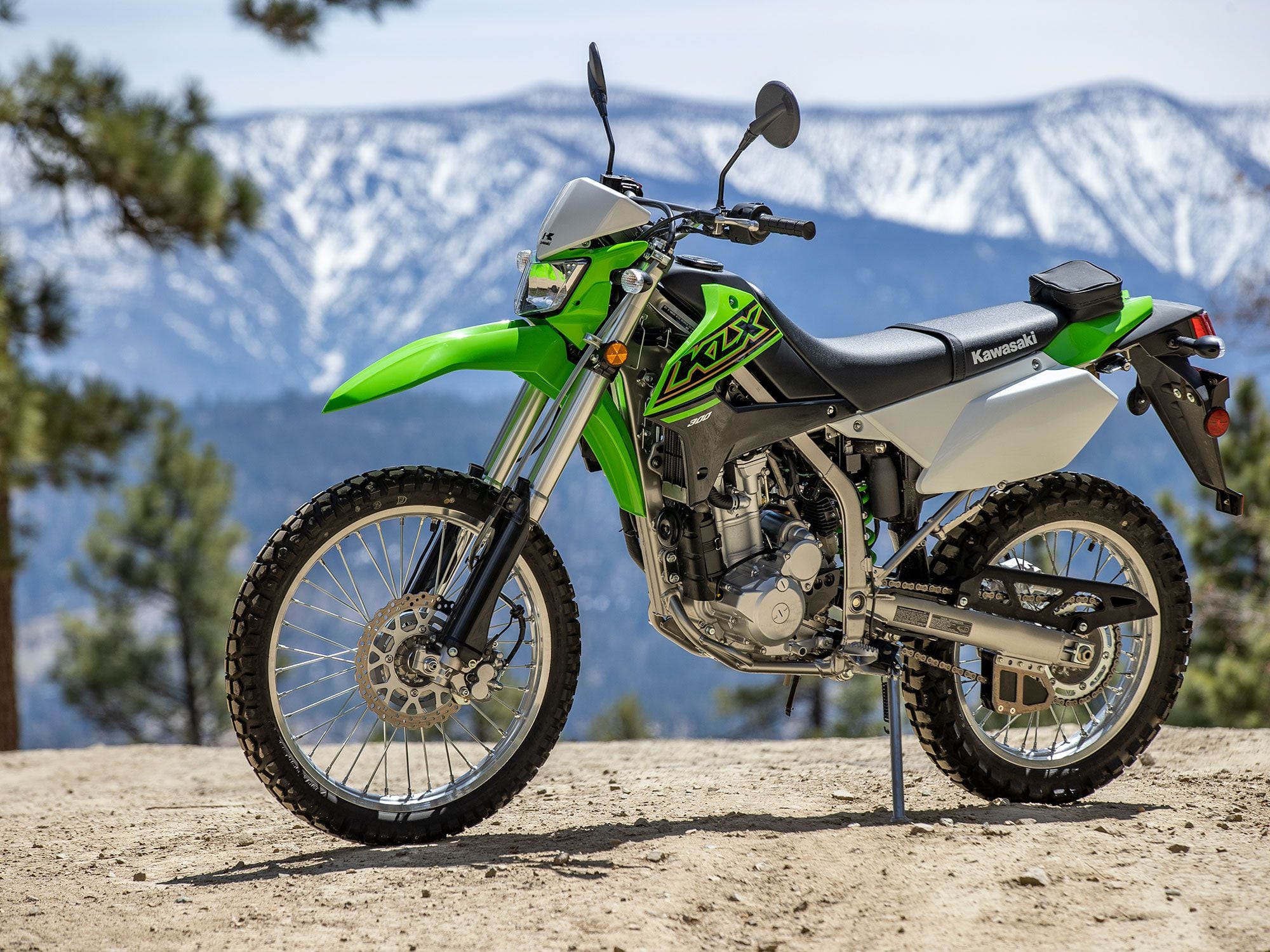 Kawasaki took the existing KLX250 engine and increased the bore by 6mm, resulting in a 43cc displacement increase to 292cc. The KLX300’s camshafts are a borrowed part from the KLX300R off-road model.