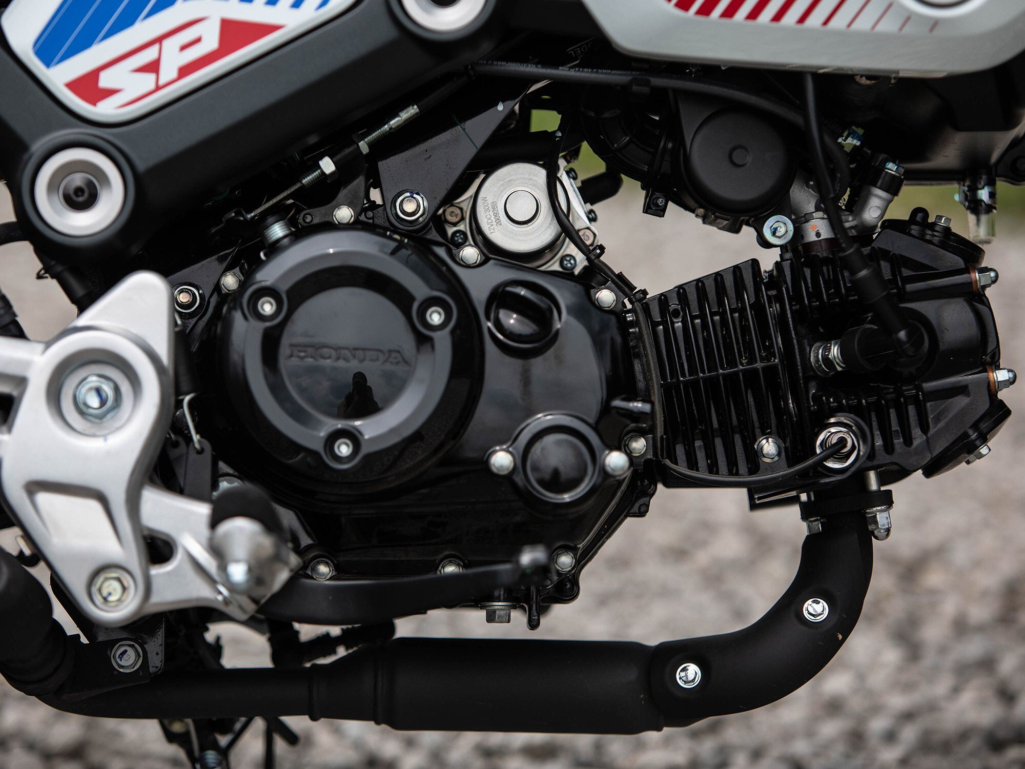 A higher 10.0:1 compression ratio and longer stroke help add power down low while maintaining the Grom’s excellent fuel economy.