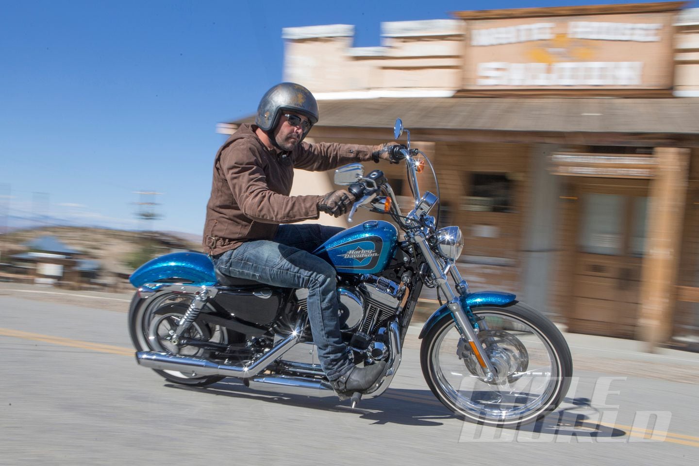 Retro Motorcycle Riding Gear Review, Classic Style with Modern