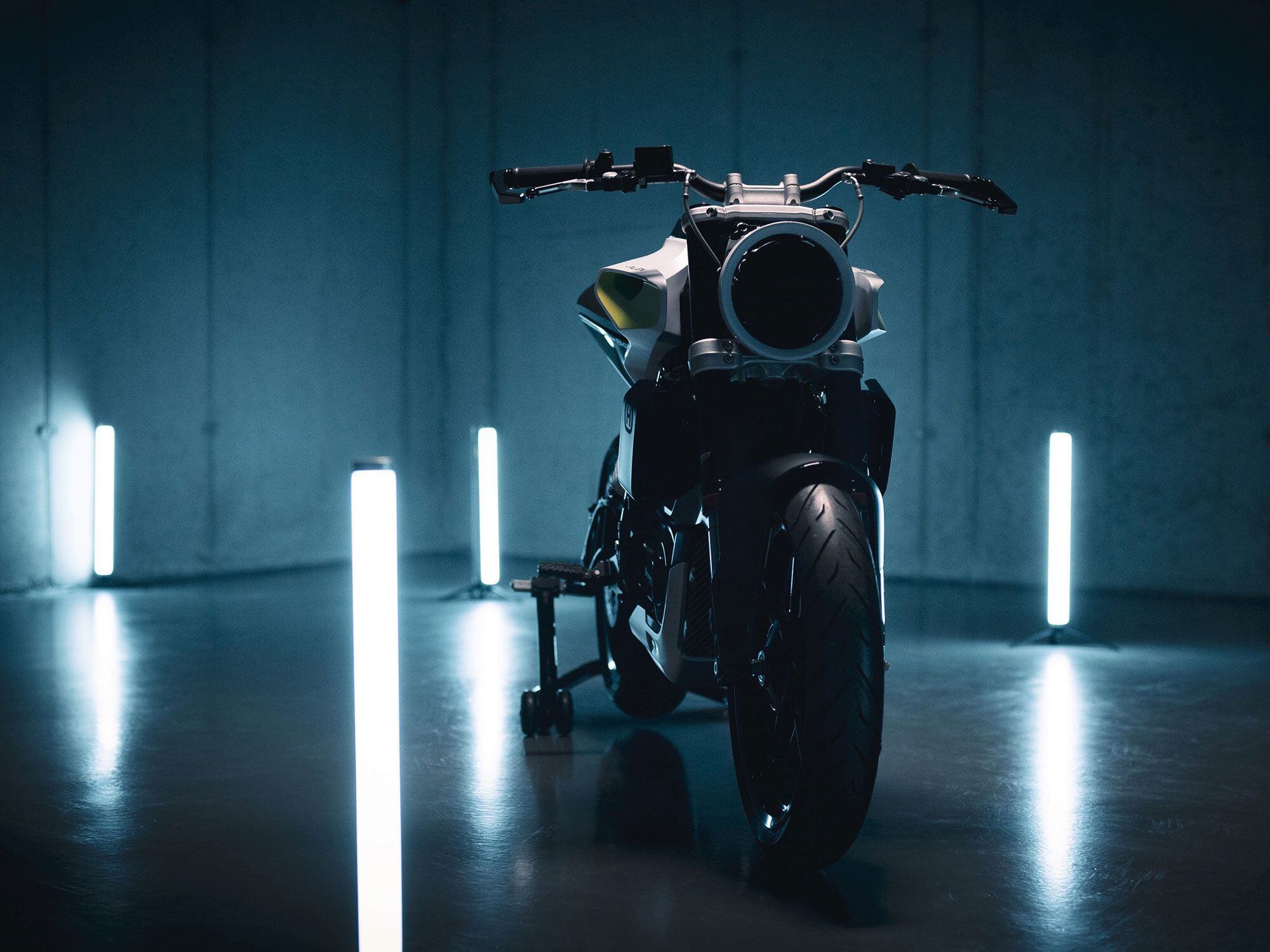 El estilo minimalista 'Pilen de Husqvarna se extiende al concepto eléctrico con un aspecto limpio y ordenado, por lo que podemos ver.