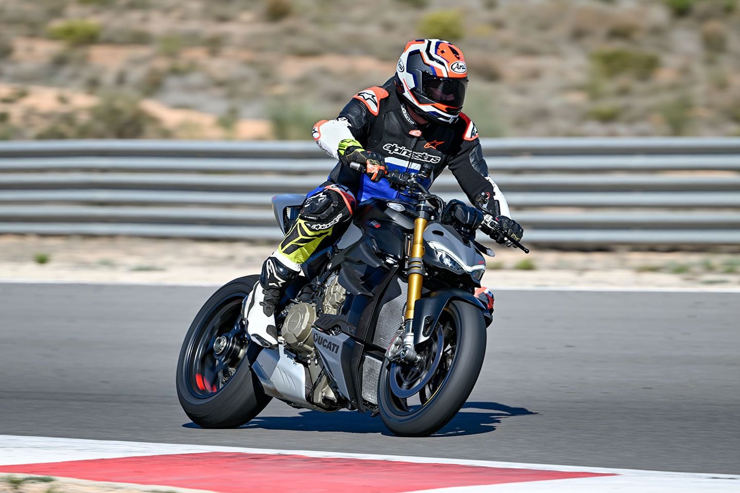 The combination of Engine Brake Control (EBC) EVO 2 and updated bidirectional quickshifter help the Streetfighter V4 S rush into a corner with incredible composure. Brembo Stylema calipers are unchanged and continue to offer great feel and power through the pull, without an overly aggressive initial bite.