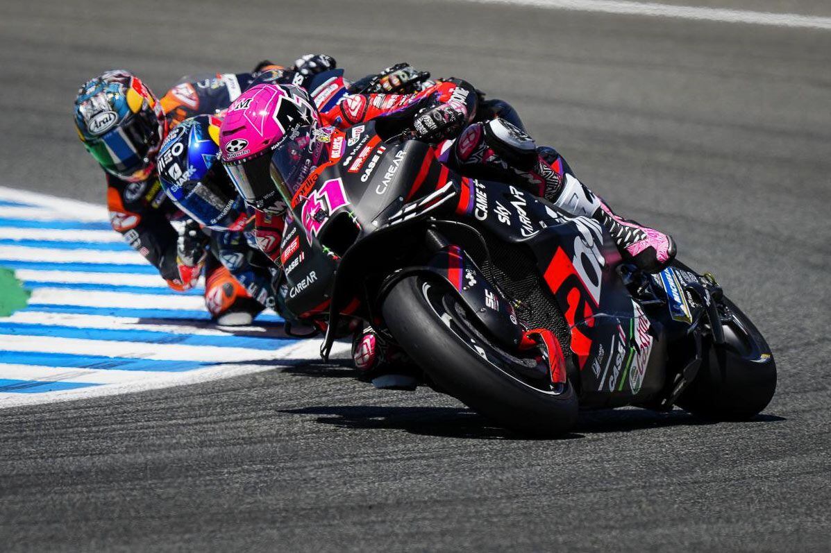 After taking pole position for both the sprint and feature race, Aprilia’s Aleix Espargaró got swallowed up off the start both days.