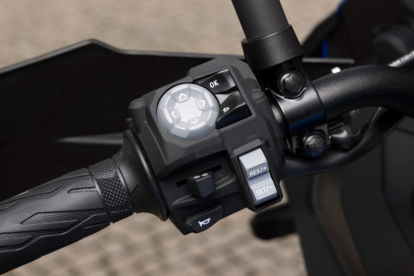 Suzuki is not one to overengineer the simple stuff. Switch gear isn’t large or intricate, but works exactly as you need it to.