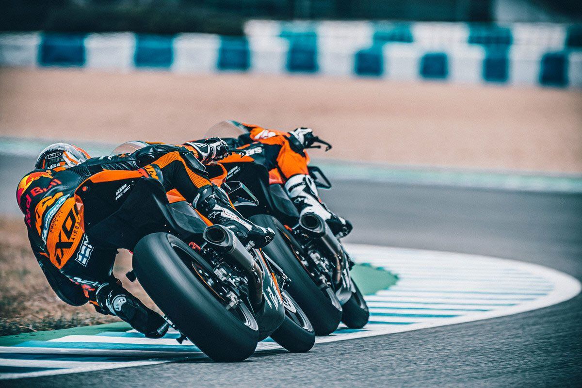 They’re subtle elements carried over from the Kramer design, but the RC 8C does have crash protectors on the frame as well.