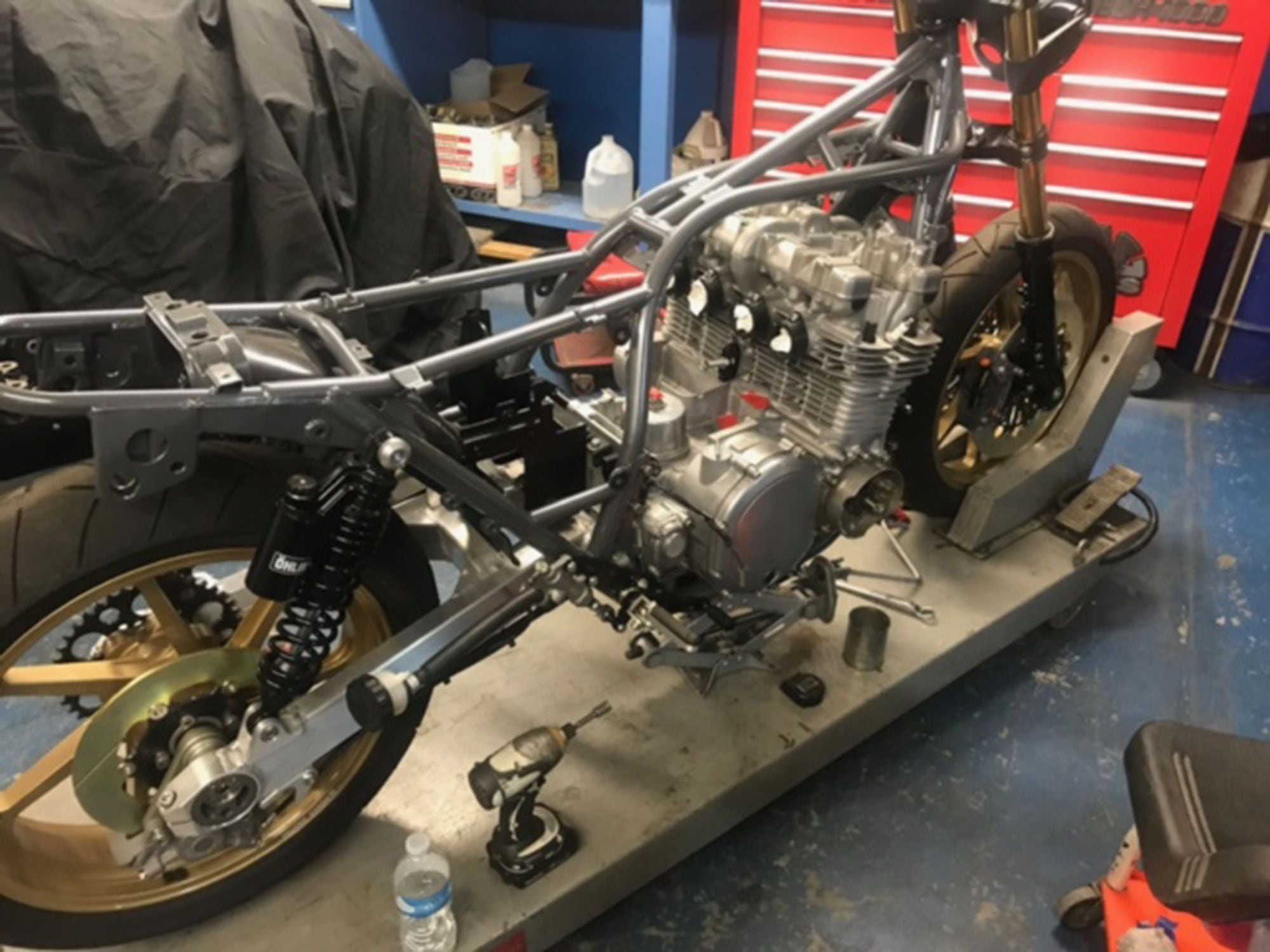 Final fitment is to the point of installing the Dynatek 2000 electronic ignition. There’s a Barnett clutch in there, and Tom Malaska of Malaska Motorsports did the transmission, as he’s done since the ’70s. Andrew built this engine to spin to 11,500 rpm, just like the Superbikes did on the high banks of Daytona in the championship days of Pridmore, Cooley, and Lawson. Andrew was there then too with a best finish of fifth (at Laguna Seca in 1980), and currently races at the front of AHRMA on the same KZ Superbike he raced in AMA. Grosswirth wanted the real deal.