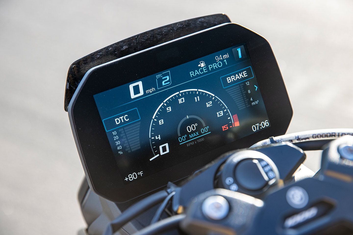 We really like the clean layout of the BMW dash, but wish it displayed more information in terms of rider aids other than DTC, and where they are set. This would give the rider confidence at a glance.