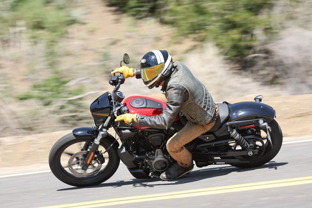 With a low center of gravity and claimed 481 pounds ready to ride, the Nightster is an agile machine well suited for canyon roads.