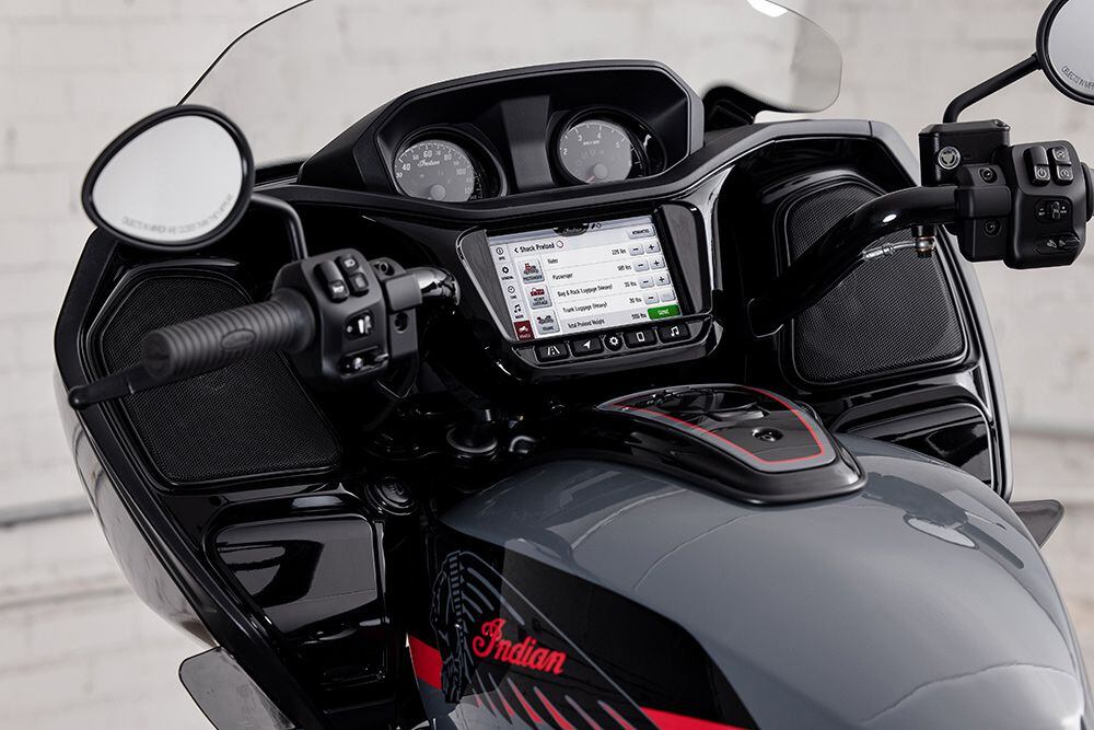 The Challenger comes with a 7-inch TFT, touchscreen display powered by Ride Command, featuring Apple CarPlay, GPS, turn-by-turn navigation and more.