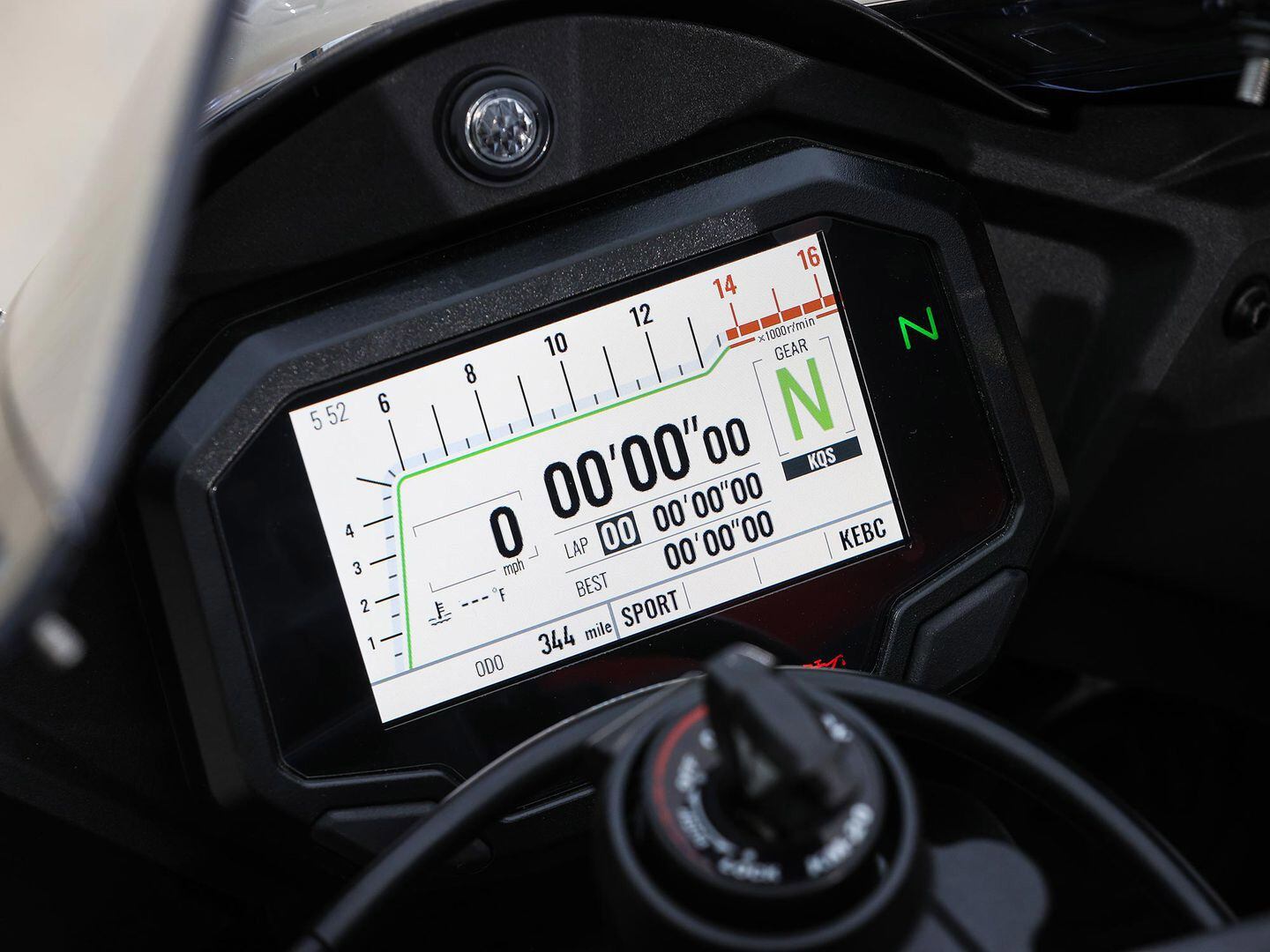 The TFT dash makes it simple to adjust the ZX-10R’s various settings.