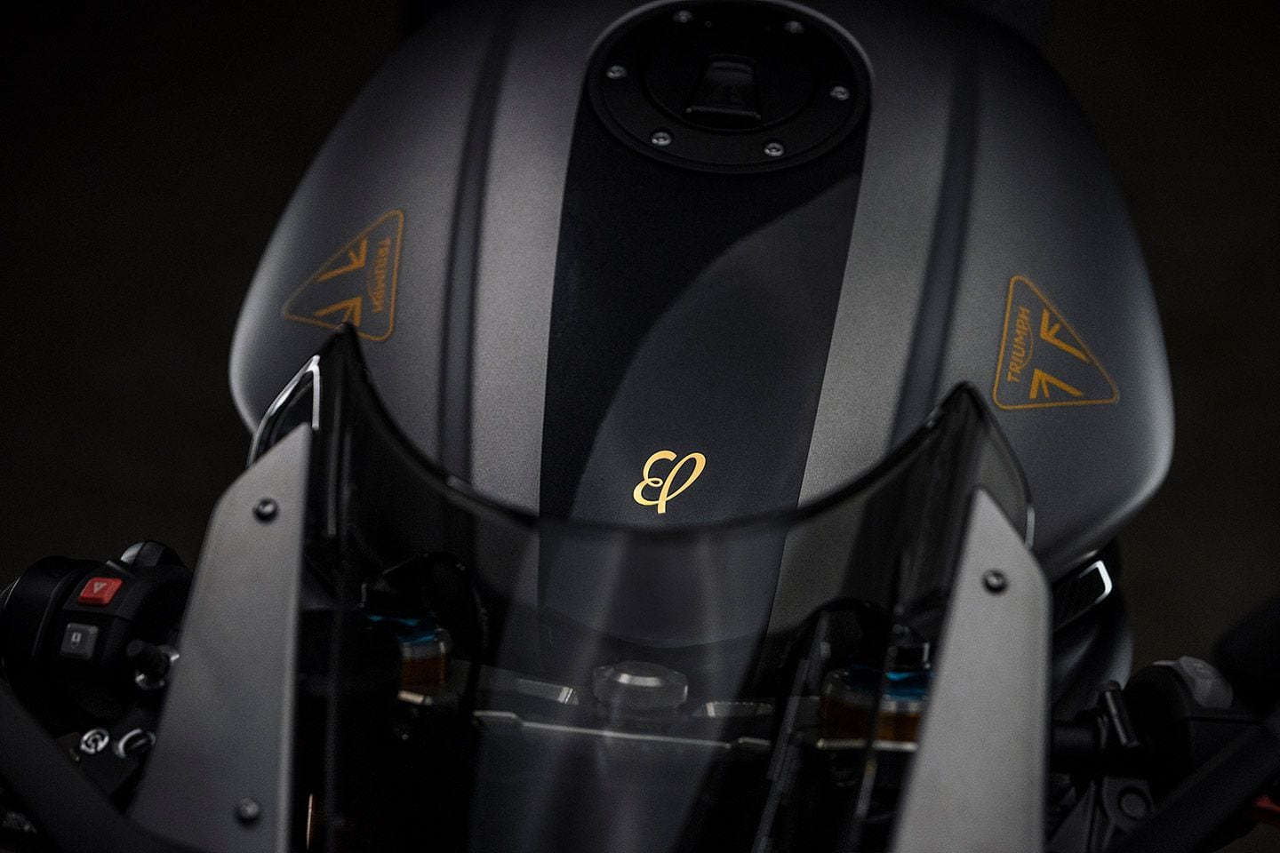 The tank features a gold Breitling badge.