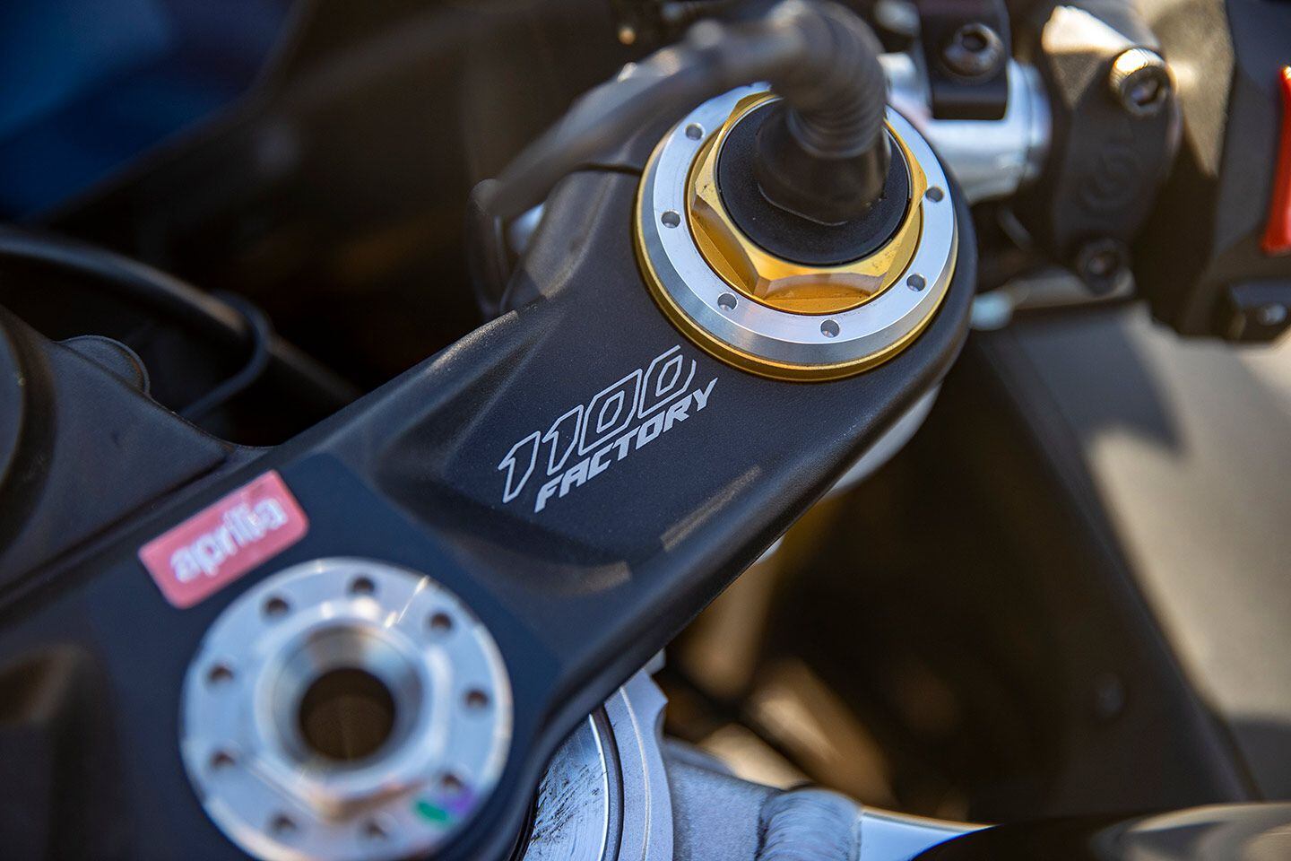 The RSV4 Factory version gets Öhlins Smart EC 2.0 semi-active suspension system.
