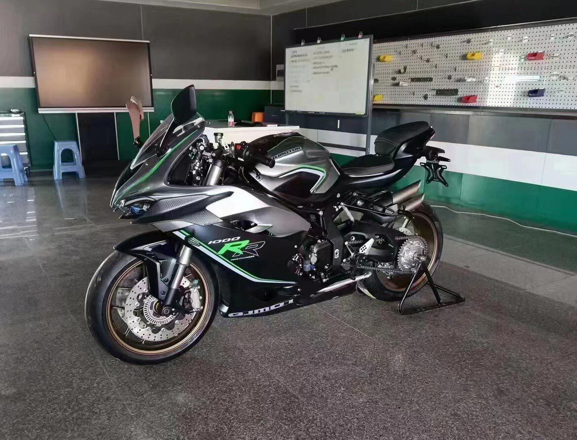 The SRK 800RR resembles the 1000RR (shown) that is built from many MV Agusta parts.