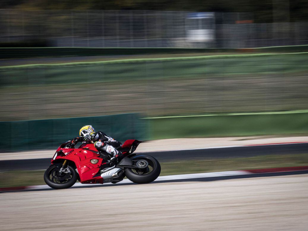 How Much Better Is the 2022 Ducati Panigale V4 S?