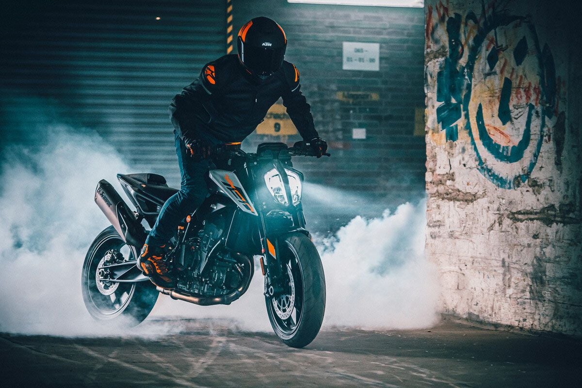 The Duke’s hooligan side lurks close beneath the surface. It’s a genetic trait that reaches back to KTM’s first four-stroke streetbike, the 1994 620 Duke.