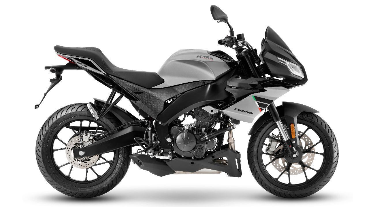 The Tuono 250 appears to use the same frame as the 125cc version sold elsewhere (India model pictured), but uses the more powerful 249cc single found in the RS 250.