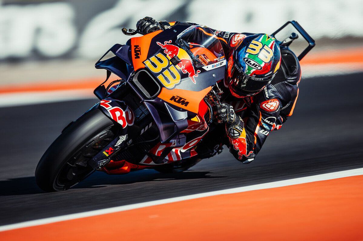 Brad Binder ran wide on turn 11, falling back to sixth place. At the end, however, he finished on the podium in third.