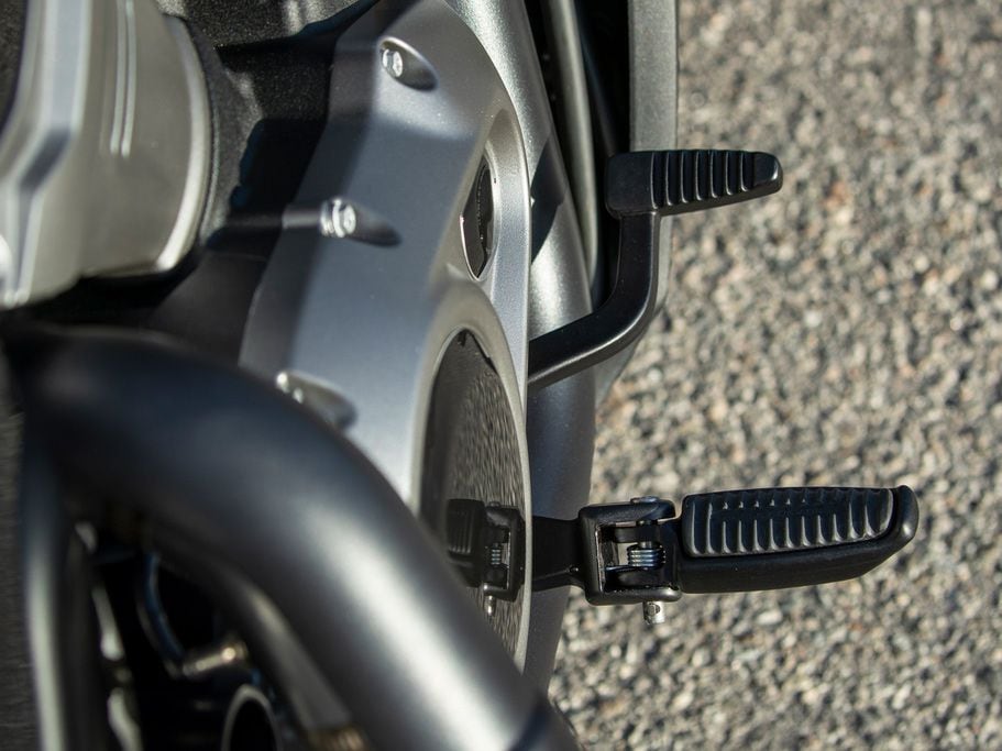 Riding on the ball of your foot on the left peg is easy, but the large-volume exhaust system may prevent big-footed riders from doing the same on the right side.