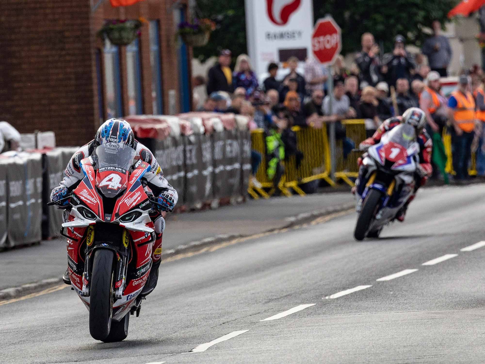 Sixteen-time TT winner Ian Hutchinson (4) leads McGuinness (1) out of Parliament Square on the way to the Snaefell Mountain Road.