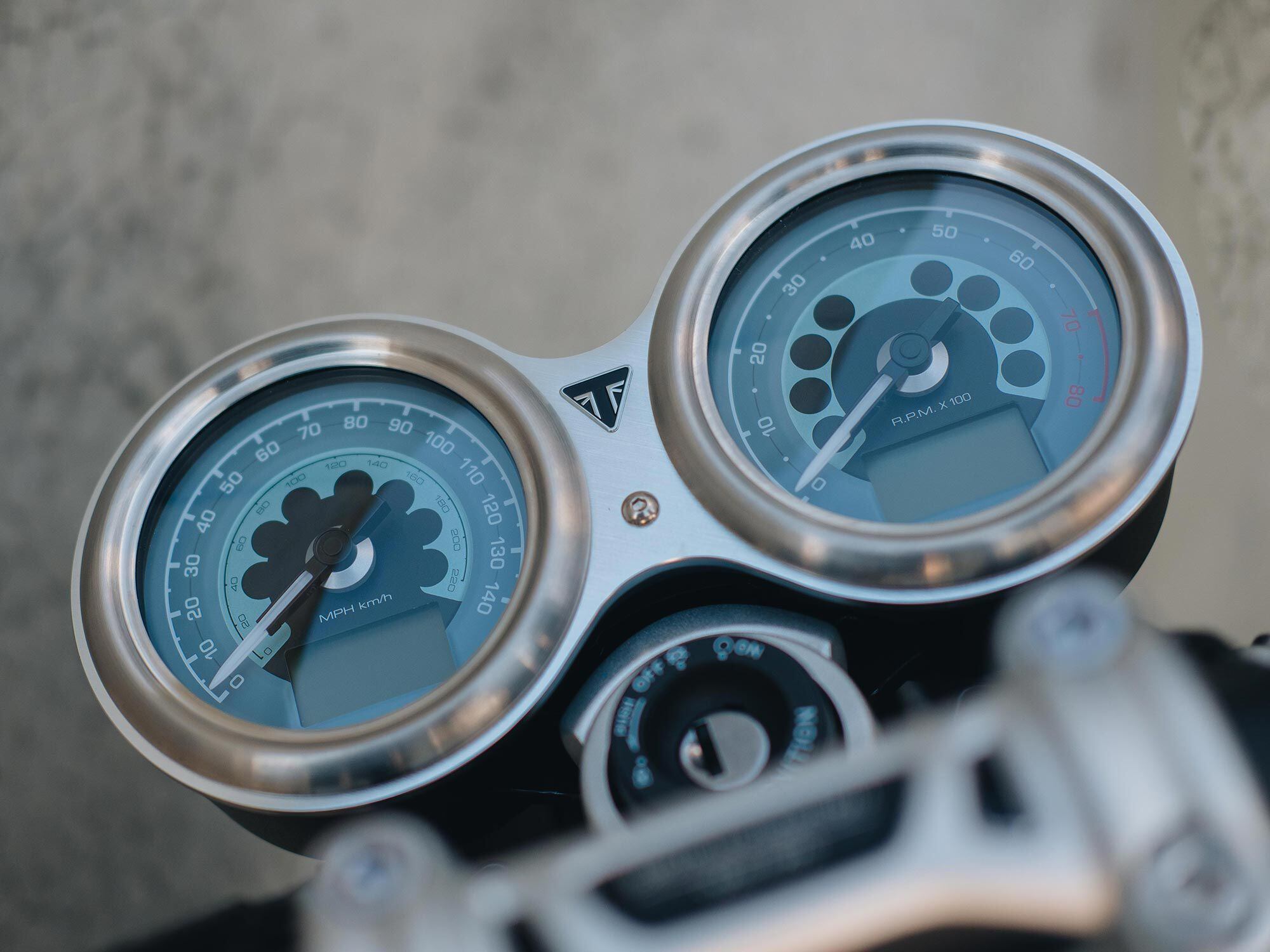 Designers didn’t have to search far for some timeless looks of the Speed Twin Breitling’s gauges.