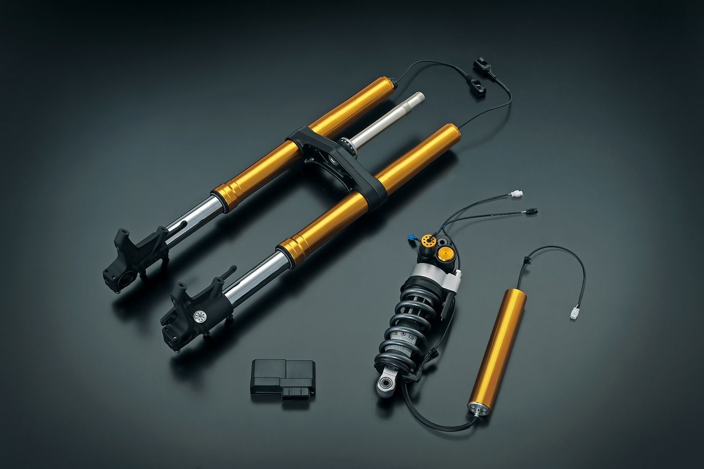 Electronic suspension—the first on a Suzuki—is supplied by Showa. The package consists of an SFF-CATM fork and BFRC-Lite shock. Notice the Suspension Control Unit (SCU) and motor unit that’s used to automatically adjust spring preload at the rear.