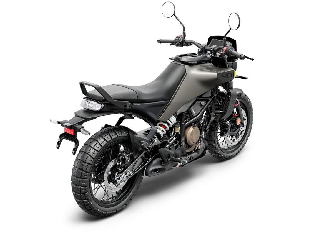 The 2024 Husqvarna Svartpilen 401, if nothing else, looks the modern scrambler part. Note the tank-mounted rack: perfect for carrying a couple of <i>smörgås</i> and heading to the woods?