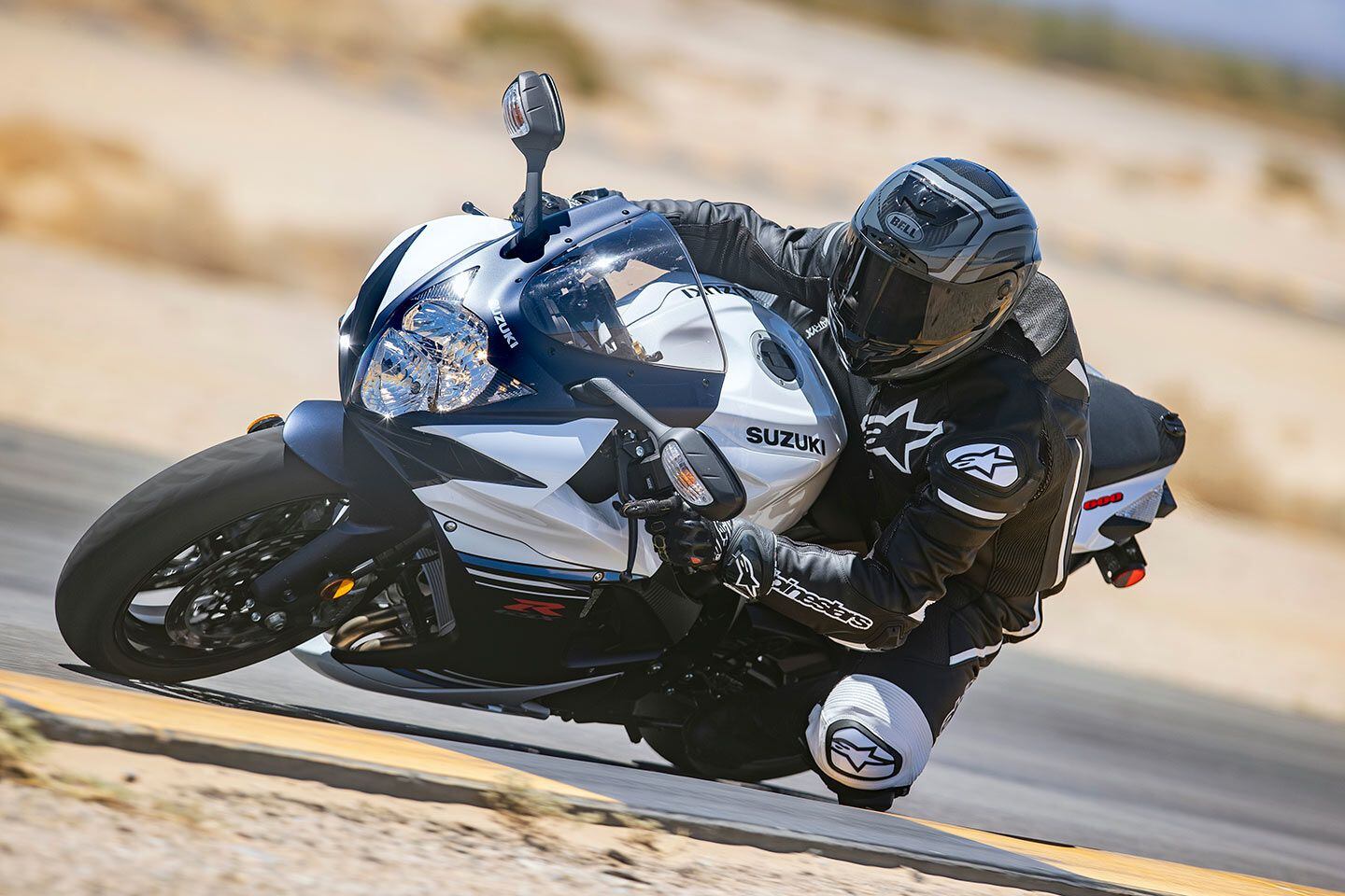 On the side of the tire, the GSX-R600 is very composed.