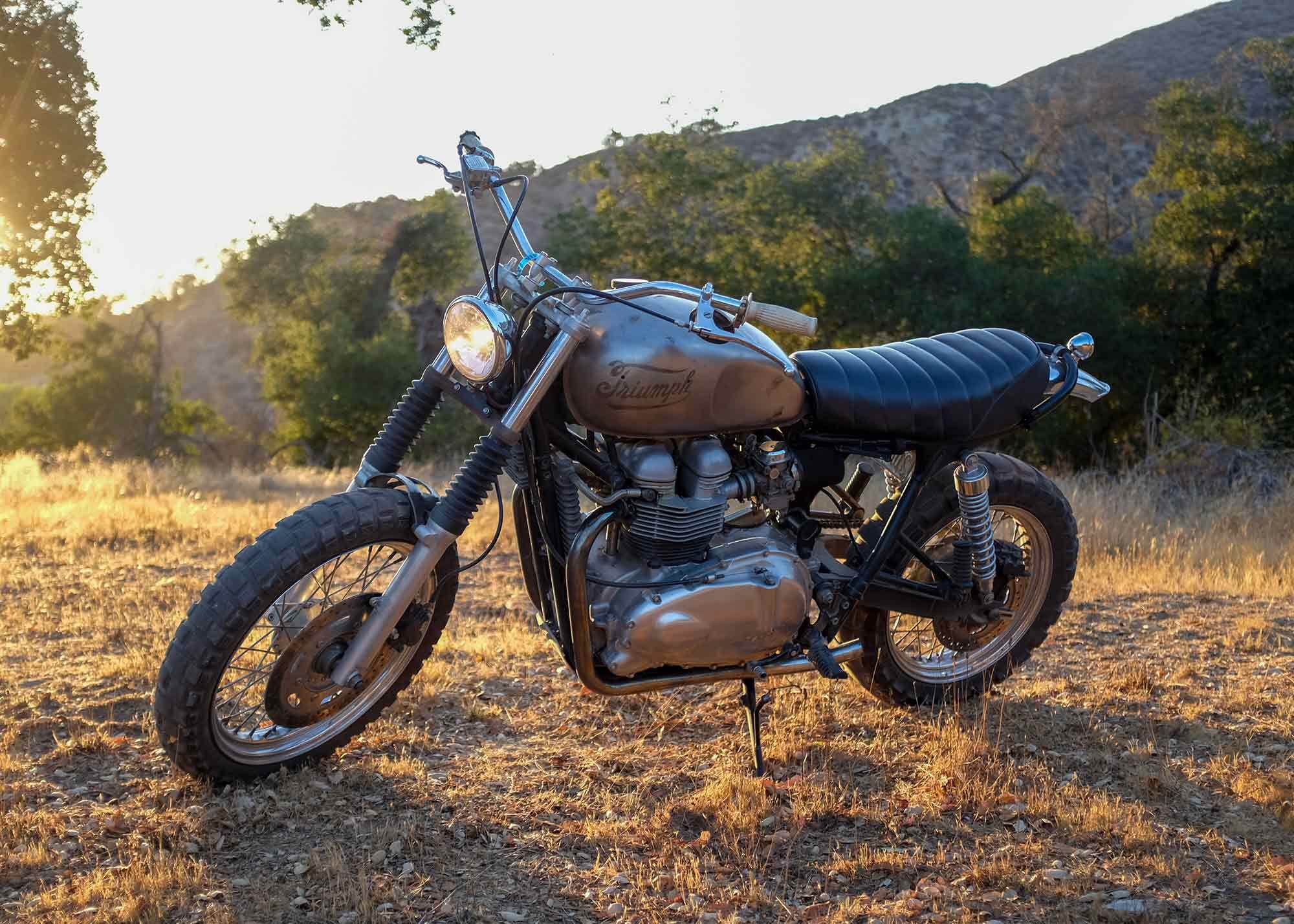 This weekend’s weapon of choice: the author’s 2003 Triumph Bonneville, affectionately dubbed “El Trineo,” Spanish for “The Sled,” in homage to its dirt-bound predecessors.