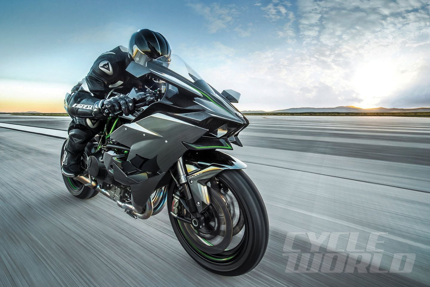 forhåndsvisning komponent kål Kawasaki H2R vs. H2 Superbike Motorcycle Review | Cycle World