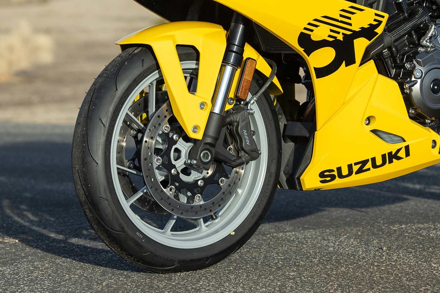 The GSX-8R uses a Showa SFF-BP fork and preload-adjustable Showa shock.