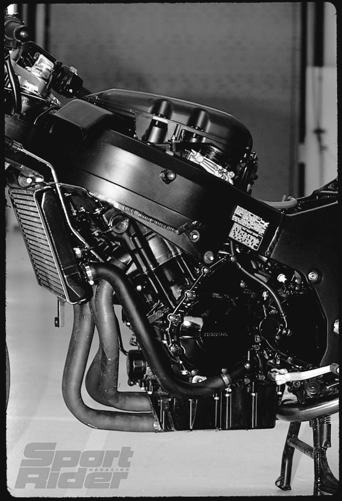 SR Archive: 1997 Honda CBR1100XX Road Test | Cycle World