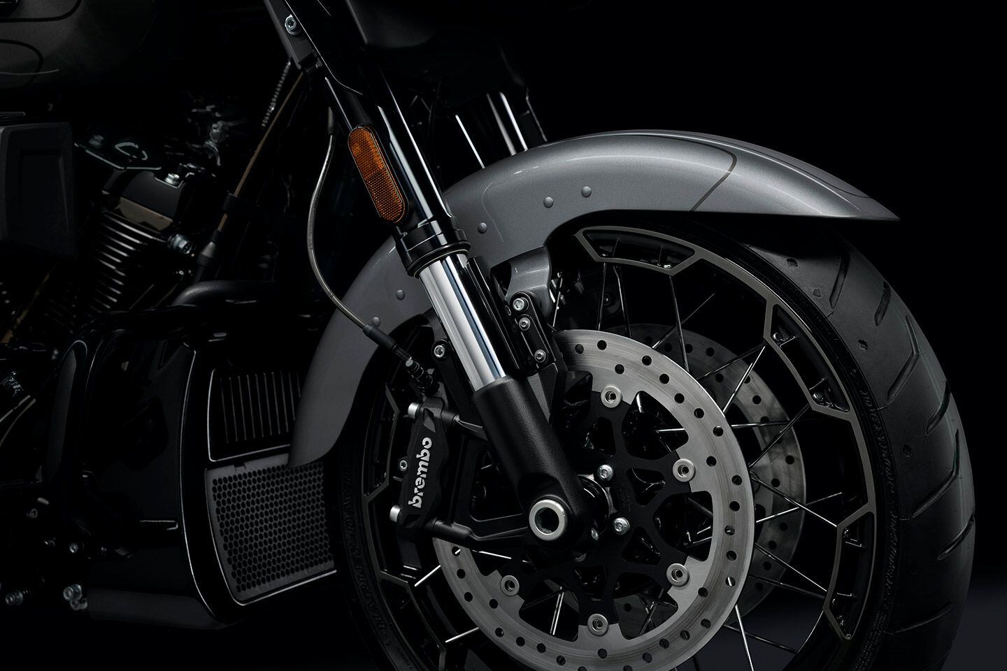 New inverted Showa fork adds 50 percent more travel than on previous CVO model; beefier brake discs with four-pot calipers also appear up front.