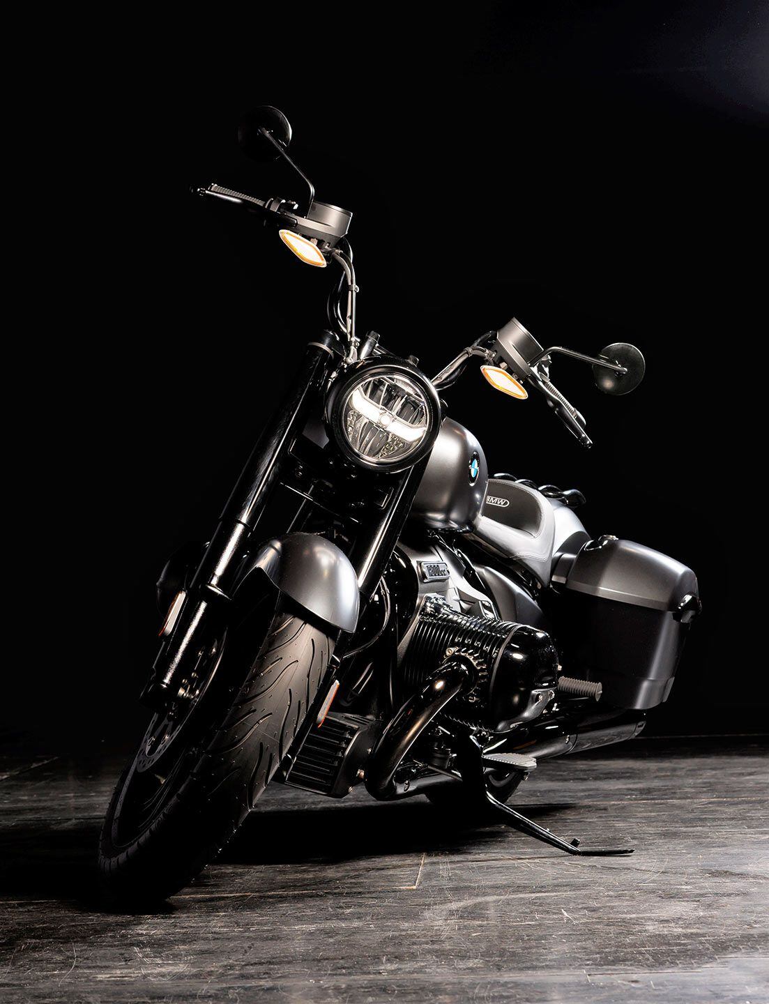 A fatter 21-inch front wheel and mid-rise bars give the Roctane a more streetwise attitude, moving it away from the initial R 18 classic design.