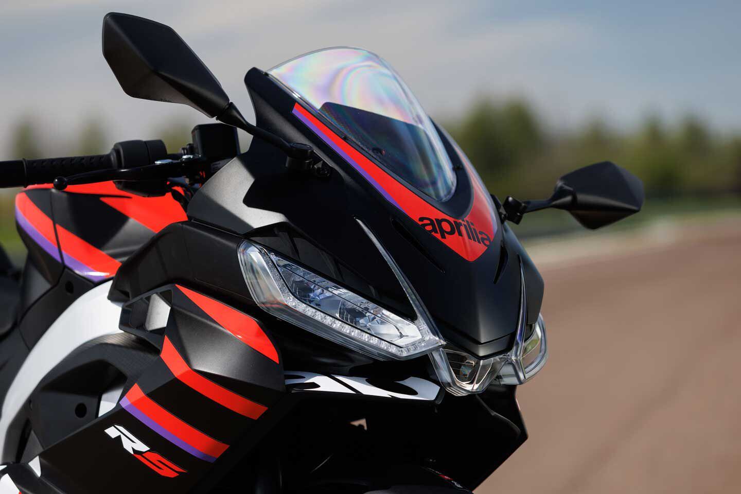 The 457′s triple-pod LED headlights give the sportbike its iconic Aprilia RS look.