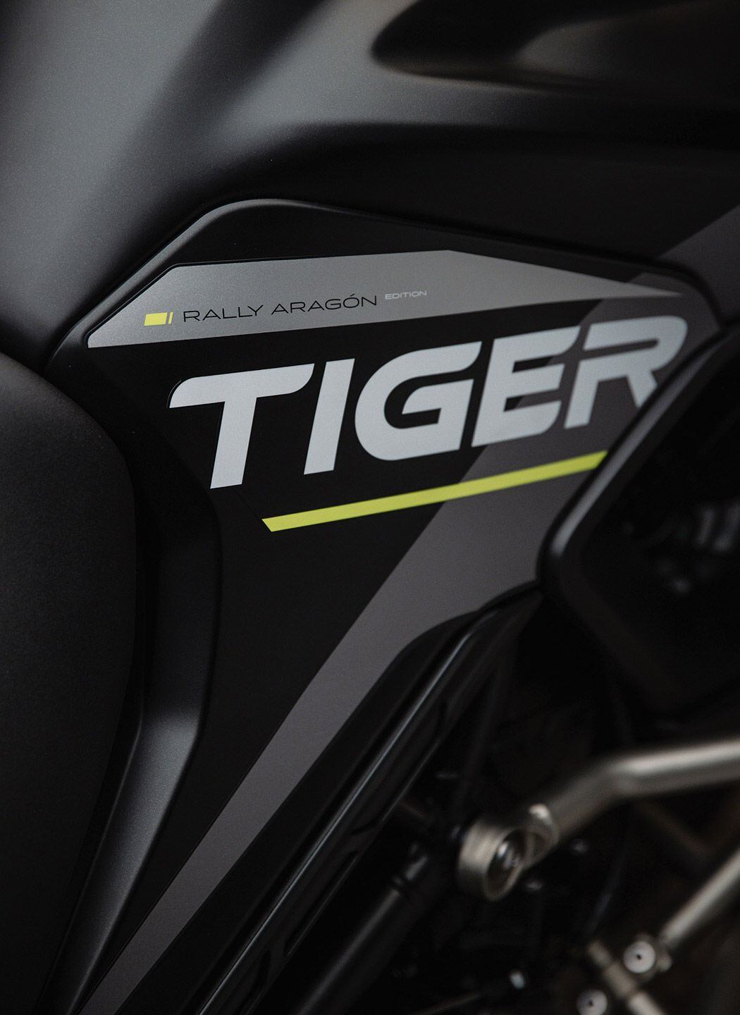Special-edition detailing on the Tiger 900 Rally Aragón Edition.