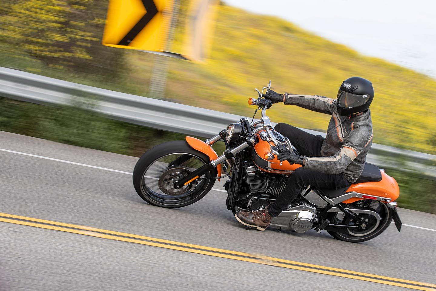 The Breakout definitely doesn’t snap into corners, but it does offer predictable handling that is easy to gauge.