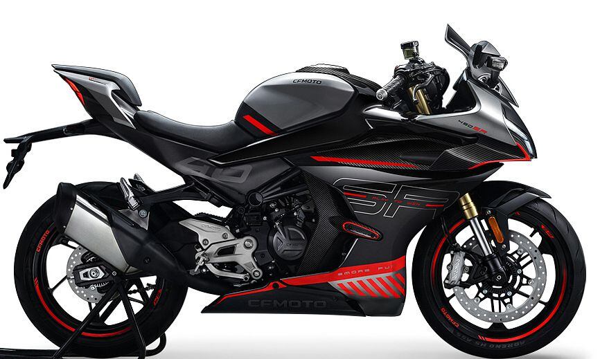 We don’t see the same high level of specification carry over from the SR-C21 concept to the production model, but the overall appearance is similar.