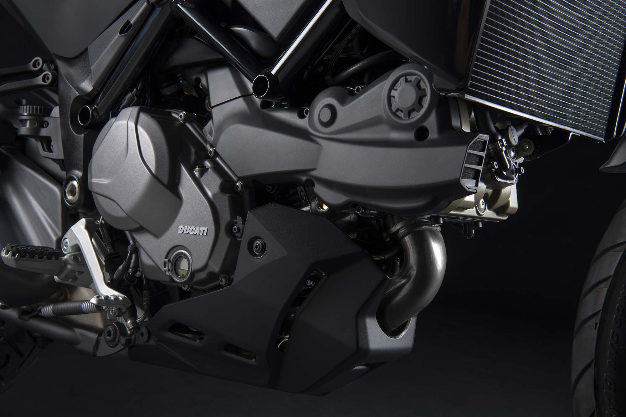 There are loads of motorcycles in this class, but the standout point of the Multistrada V2 is the 937cc Testastretta engine.