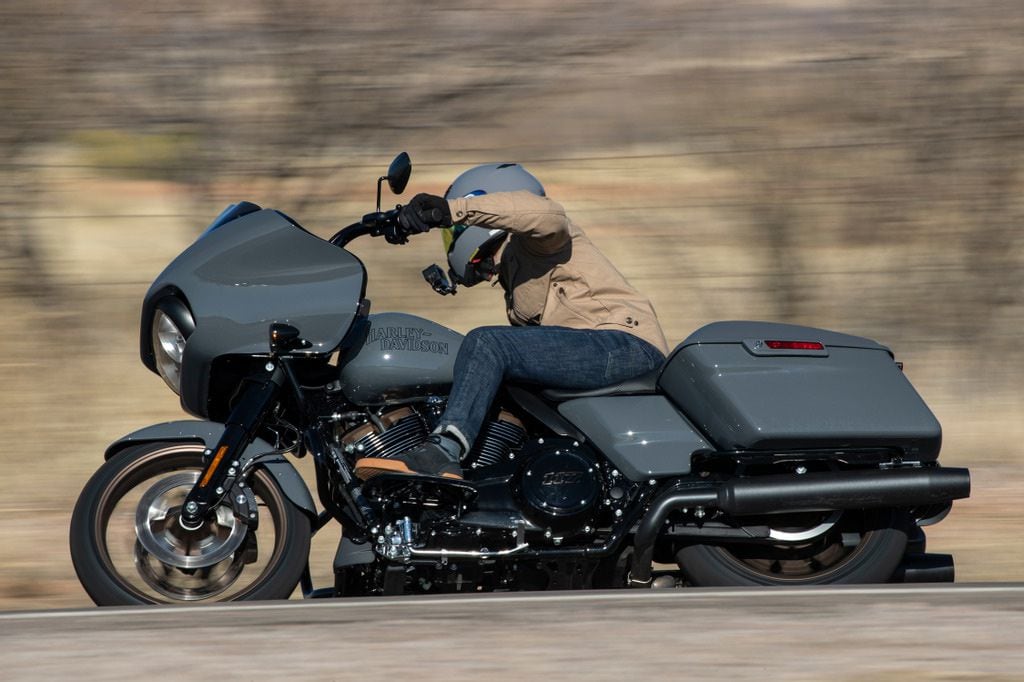 The Road Glide ST has a claimed lean angle of 32 degrees on the right and 31 degrees on the left, compared to Wyman’s racebike which is capable of a 55-degree angle.