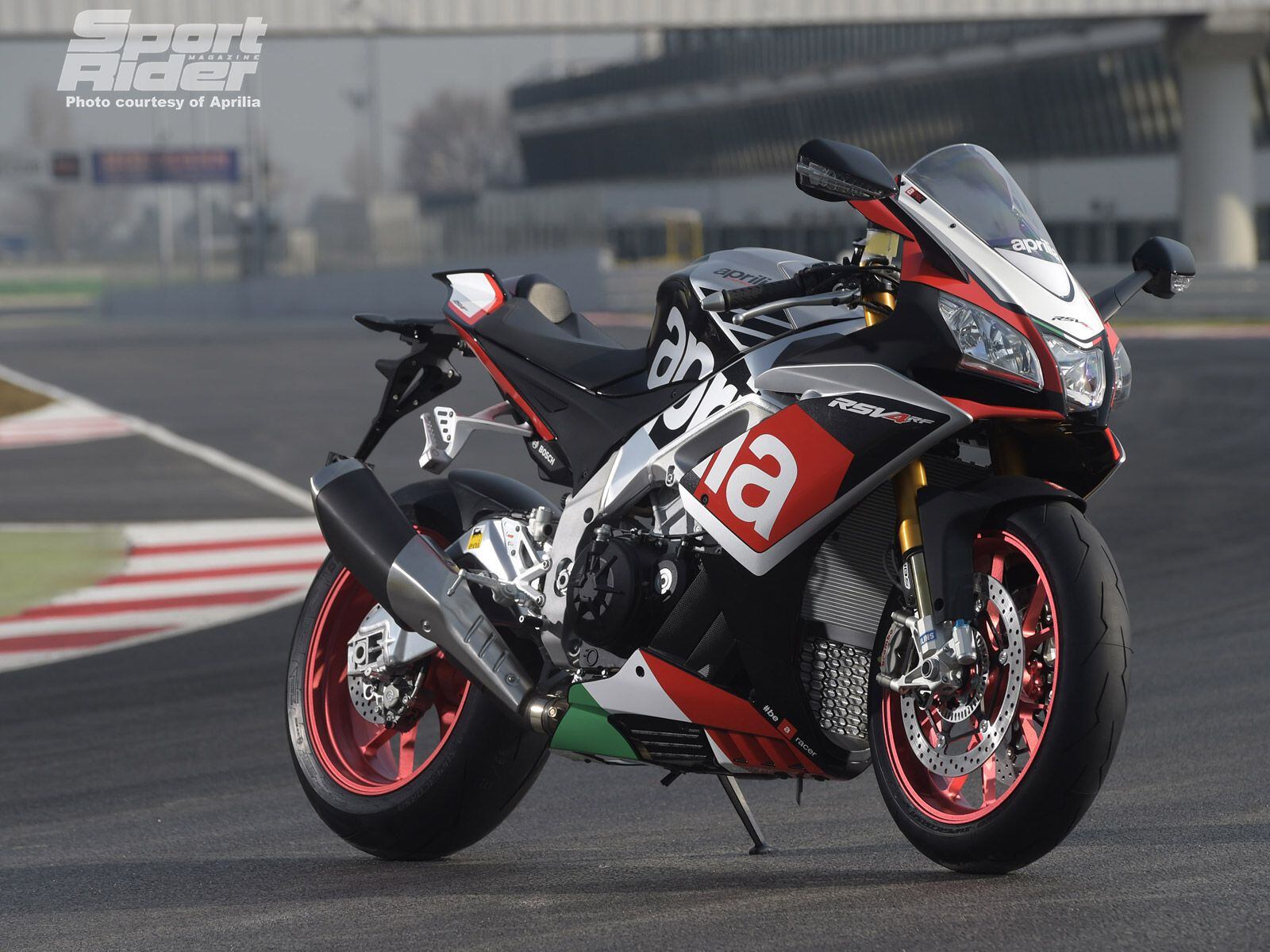 2016 Aprilia RSV4 RF
