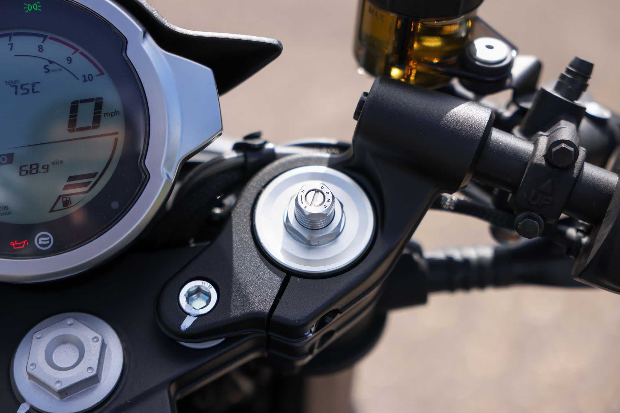 The 700CL-X Sport and base models arrive with fully adjustable KYB forks.