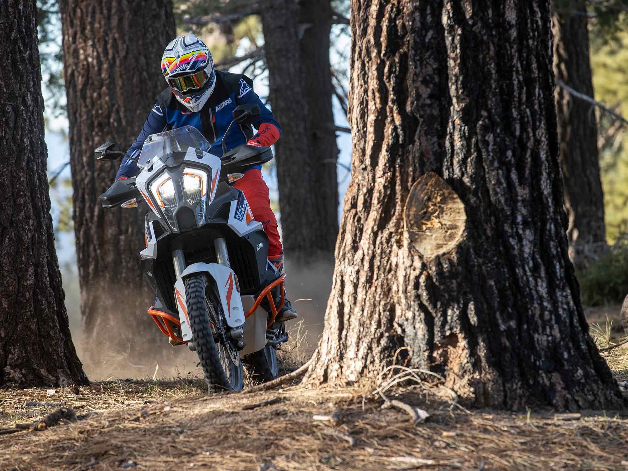 Standing up on the 1290 Super Adventure R reveals a slim seat and tank thanks to the new three-piece fuel tank.
