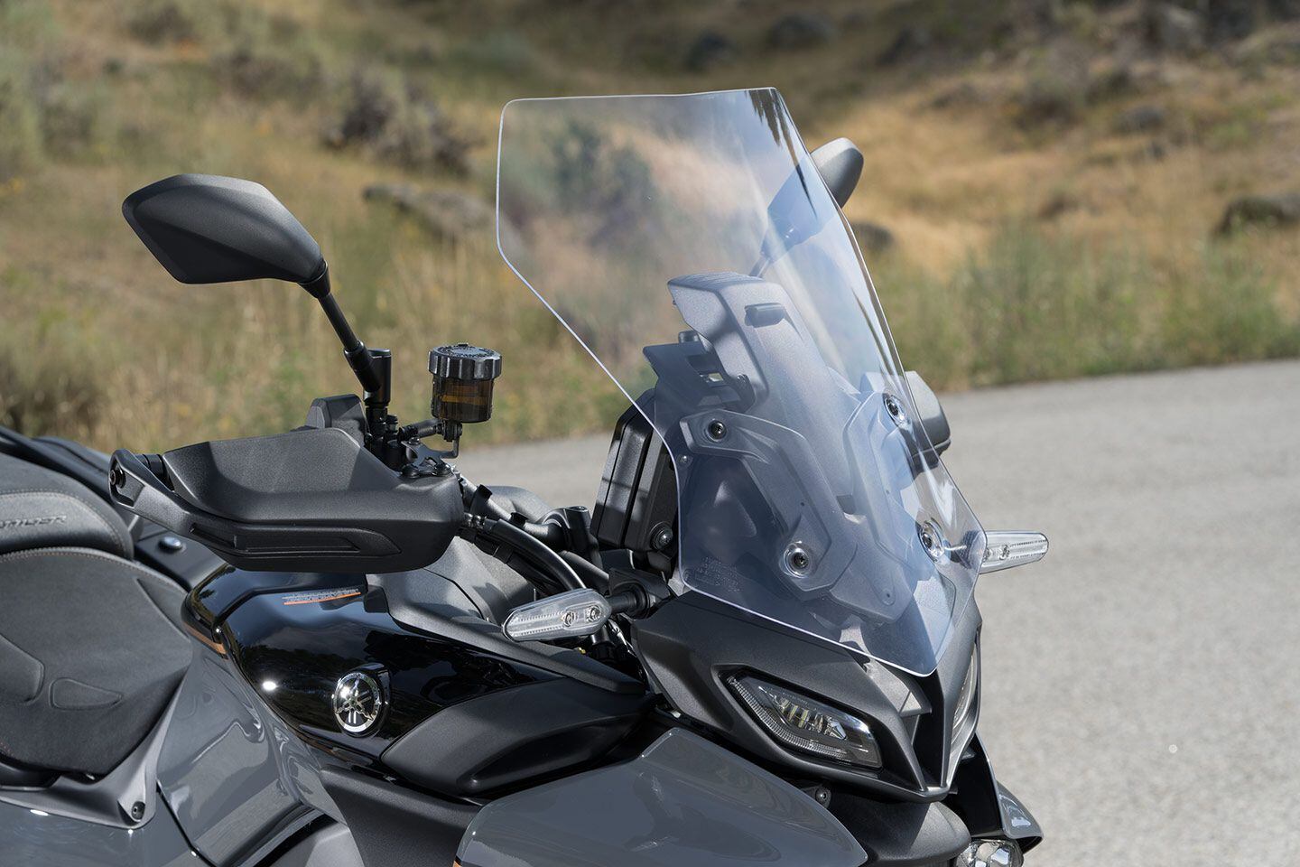 The windscreen can be adjusted with a lever above the dash on the fly.