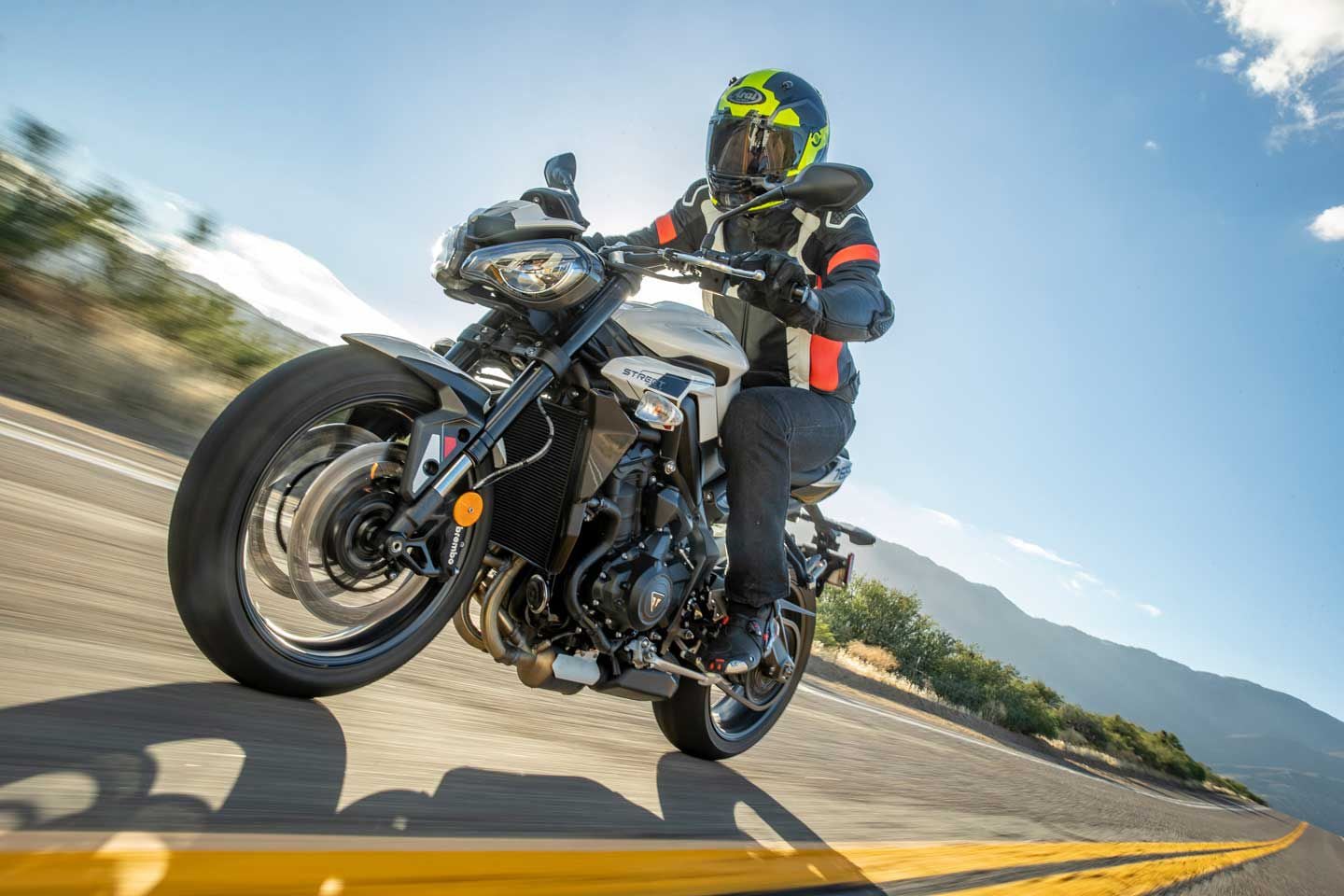Sporty and yet comfortable is the best way to describe the 765 R’s ergonomics.