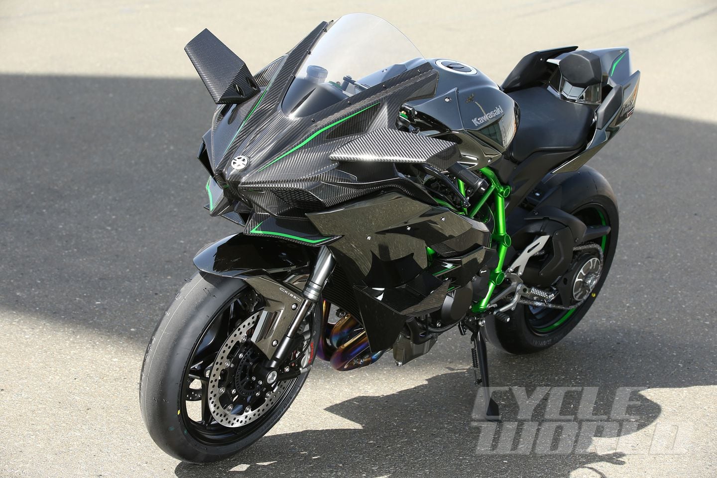 2015 Kawasaki Ninja H2 And H2R Superbike Motorcycle Review | Cycle World