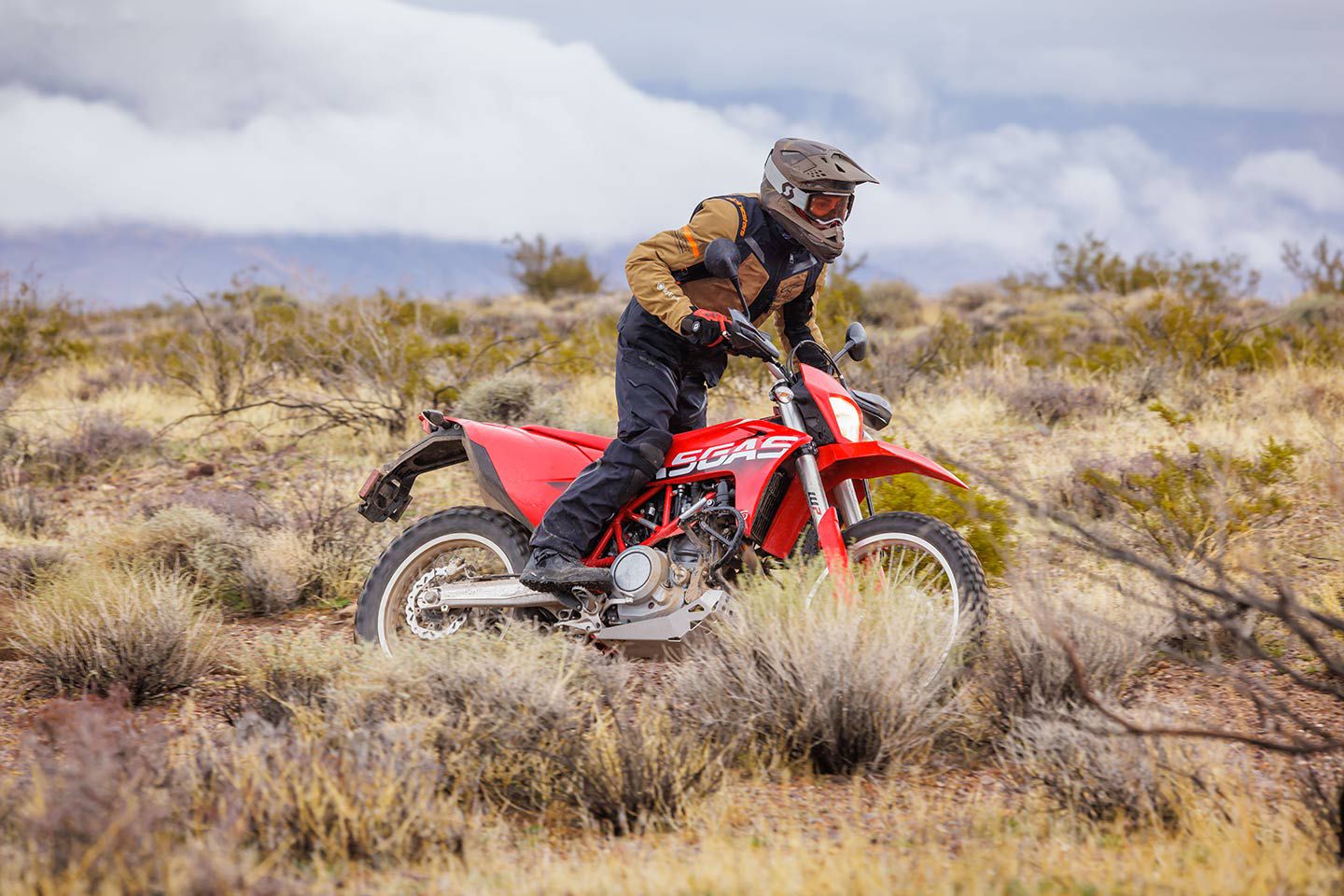 Alpinestars’ Tech-Air Off-Road is not intrusive when riding and visually unnoticeable in the front.