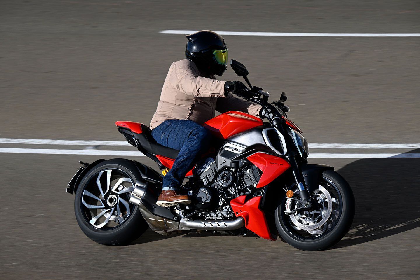 If not for the long single-sided swingarm, you might mistake the Diavel V4 for a burlier Ducati Monster.